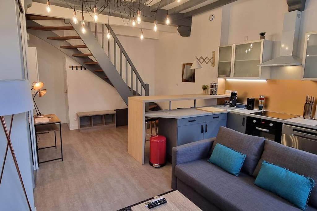 Le Retro Chic: Central Renovated Apartment with Free Parking La Roche-Chalais Exterior photo