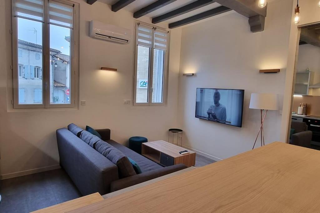 Le Retro Chic: Central Renovated Apartment with Free Parking La Roche-Chalais Exterior photo